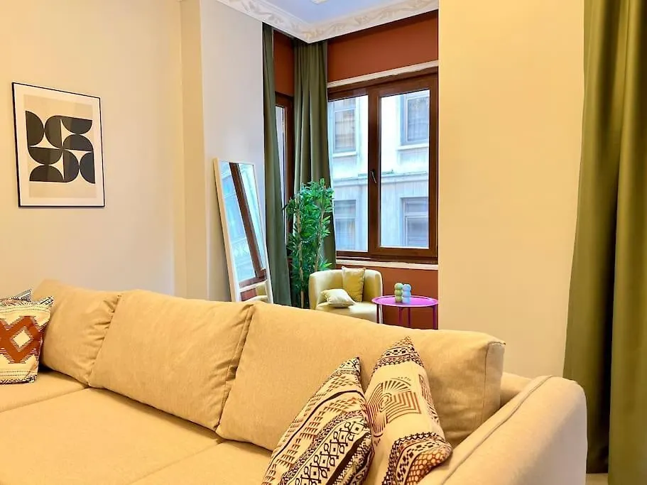 New Flat,3Br,Ac, 200 Mt To Taksim Apartment Istanbul